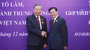 Генеральный секретарь ЦК КПВ То Лам и Генеральный секретарь ЦК НРПЛ, Президент Лаоса Тхонглун Сисулит. Фото: ВИА