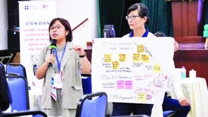 Предусматривается разработка и внедрение программ обучения иностранным языкам в профессионально-образовательных учреждениях, высших учебных заведениях и центрах непрерывного образования, тем самым удовлетворяя потребностям учащихся и практики.