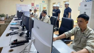 Операторская мусороперерабатывающего завода в Жабинь, провинция Бакнинь. Фото: Нам Фонг