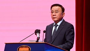 Постоянный член Секретариата ЦК КПВ Чан Кам Ту выступает на конференции. Фото: Зюи Линь