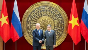 Председатель НС Чан Тхань Ман и Председатель ГД России Вячеслав Володин.Фото: daibieunhandan.vn