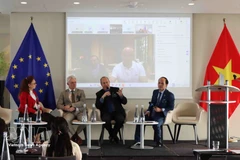 Выступающие на одной из дискуссионных сессий. (Фото: ВИА)