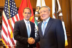 Постоянный заместитель Премьер-министра Нгуен Хоа Бинь встретился с мэром города Сан-Франциско Дэниел Лури. (Фото: ВИА)