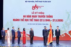 Генсек То Лам вручил Орден Труда первой степени Управлению физической культуры и спорта Вьетнама (Министерства культуры, спорта и туризма). (Фото: ВИА)