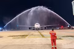 Рейс WE271 авиакомпании Parata Air был встречен водной аркой – торжественной церемонией приветствия, принятой в авиационной отрасли.