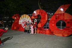 Мгновения, когда жители столицы встречают Весну Бинь Нго 2026 года