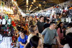 Туристы в городе Хошимине. (Фото: ВИА)