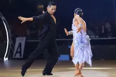 Выступление в сольной программе самбы дуэта Фан Хиен – Тху Хыонг.