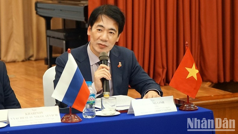 Начальник Департамента развития внешних рынков Министерства промышленности и торговли Та Хоанг Линь выступает на мероприятии. Фото: Чунг Хынг Начальник Департамента развития внешних рынков Министерства промышленности и торговли Та Хоанг Линь выступает на мероприятии. Фото: Чунг Хынг