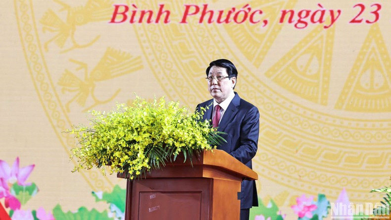 Президент Лыонг Кыонг выступает на церемонии. Президент Лыонг Кыонг выступает на церемонии.