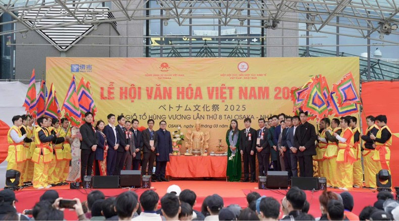 В рамках фестиваля был воссоздан День поминовения королей Хунгов. В восьмой раз в «стране восходящего солнца» воссоздается этот праздник.