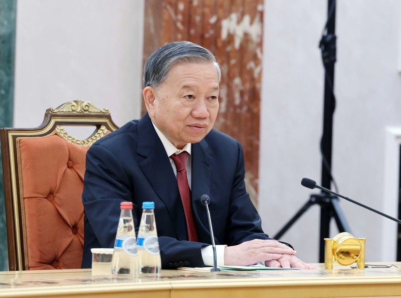 Генеральный секретарь ЦК КПВ То Лам выступает на официальных переговорах с Президентом Беларуси Александром Лукашенко. Фото: ВИА Генеральный секретарь ЦК КПВ То Лам выступает на официальных переговорах с Президентом Беларуси Александром Лукашенко. Фото: ВИА