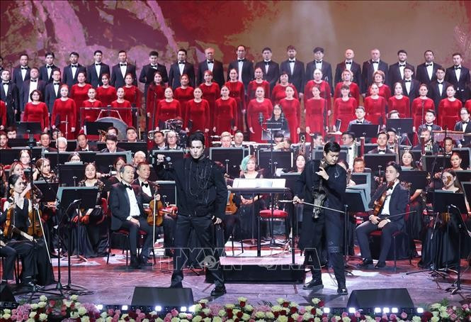 Концерт дружбы между Вьетнамом и Казахстаном. Фото: ВИА Концерт дружбы между Вьетнамом и Казахстаном. Фото: ВИА