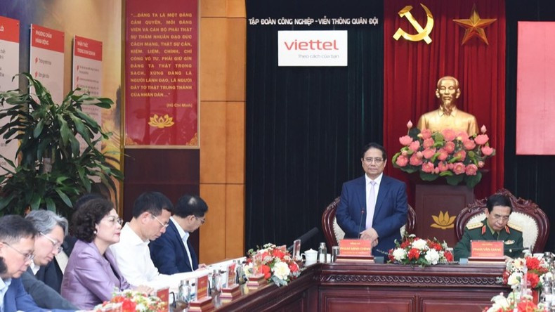 Премьер-министр Фам Минь Тьинь председательствует на рабочей встрече. Фото: Чан Хай Премьер-министр Фам Минь Тьинь председательствует на рабочей встрече. Фото: Чан Хай