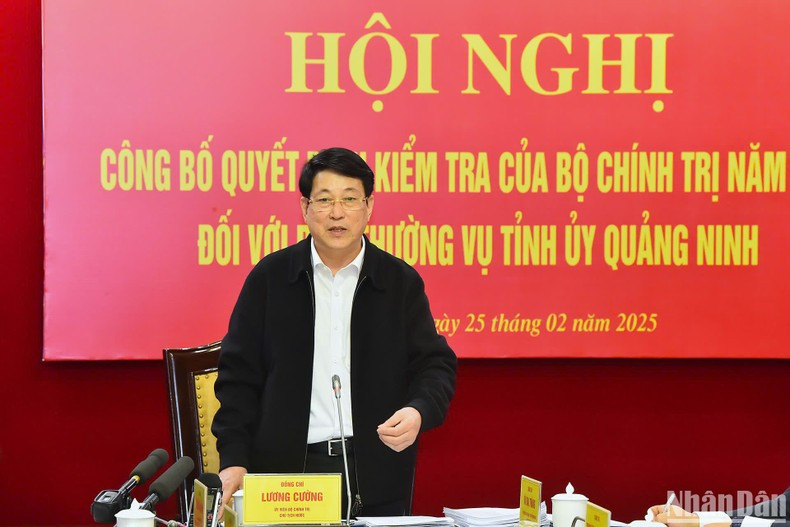 Президент Лыонг Кыонг выступает с заключительной речью. Президент Лыонг Кыонг выступает с заключительной речью.