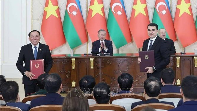 Генеральный секретарь ЦК КПВ То Лам и Президент Ильхам Алиев стали свидетелями церемонии подписания двусторонних соглашений о сотрудничестве. Фото: ВИА Генеральный секретарь ЦК КПВ То Лам и Президент Ильхам Алиев стали свидетелями церемонии подписания двусторонних соглашений о сотрудничестве. Фото: ВИА