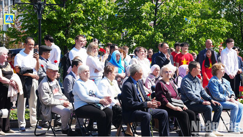 Российские друзья на церемонии. Фото: Суан Хынг Российские друзья на церемонии. Фото: Суан Хынг