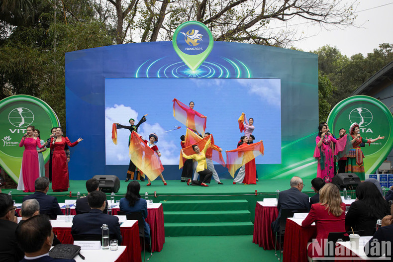 Специальные художественные номера в рамках церемонии открытия ярмарки.