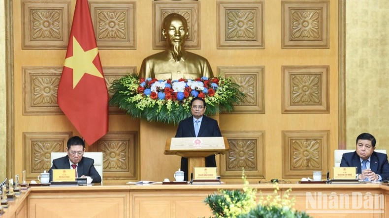 Премьер-министр Фам Минь Тьинь выступает на беседе. Фото: Чан Хай