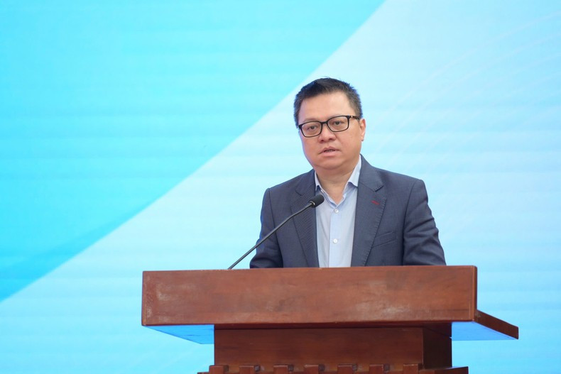 Товарищ Ле Куок Минь выступает на мероприятии. Товарищ Ле Куок Минь выступает на мероприятии.