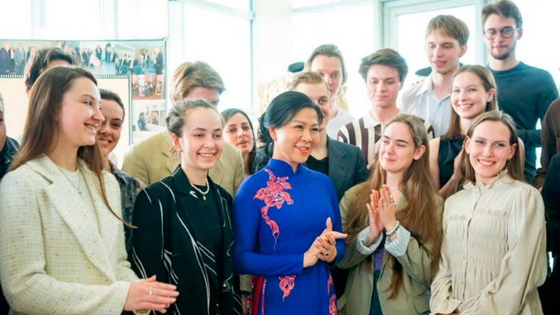 Госпожа Нго Фыонг Ли посещает Всероссийский государственный институт кинематографии имени С.А. Герасимова. Фото: ВИА