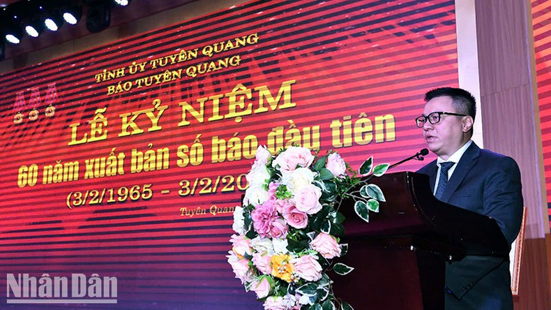 Товарищ Ле Куок Минь выступает на церемонии. Товарищ Ле Куок Минь выступает на церемонии.