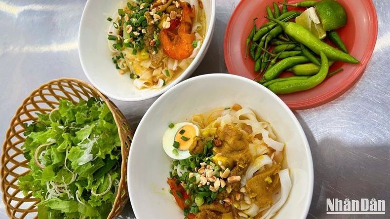 Лапша куанг с креветками и мясом – популярное блюдо в Дананге.