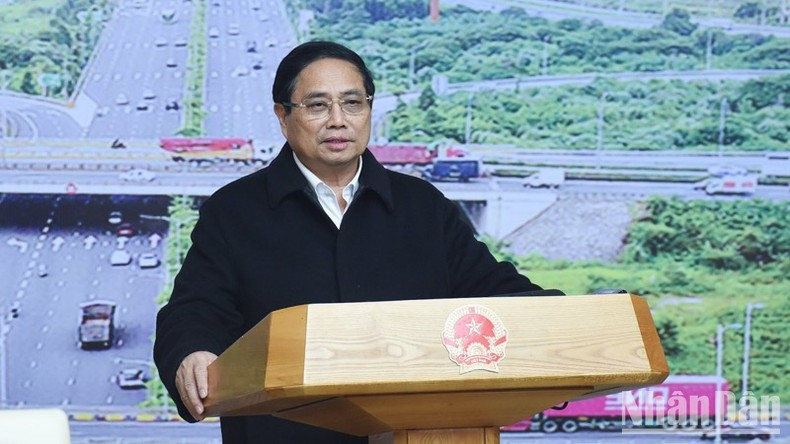 Премьер-министр Фам Минь Тьинь выступает с речью. Фото: Чан Хай Премьер-министр Фам Минь Тьинь выступает с речью. Фото: Чан Хай