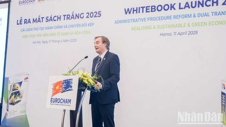 Председатель EuroCham Бруно Яспэрт выступает с речью. Фото: Чунг Хынг Председатель EuroCham Бруно Яспэрт выступает с речью. Фото: Чунг Хынг