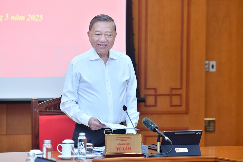 Генеральный секретарь ЦК КПВ То Лам выступает с руководящей речью. Фото: Данг Кхоа Генеральный секретарь ЦК КПВ То Лам выступает с руководящей речью. Фото: Данг Кхоа