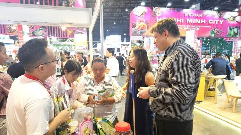 Множество клиентов и партнёров посетили вьетнамский стенд. Фото: PV