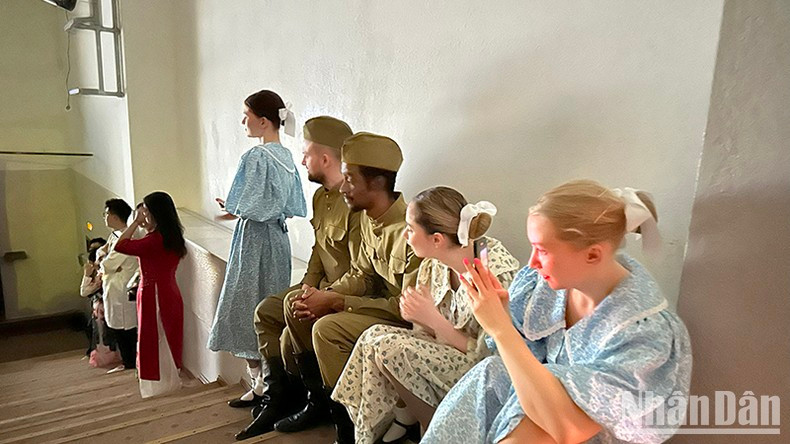 В программе также принимают участие иностранные студенты. Фото: Тхюи Ван В программе также принимают участие иностранные студенты. Фото: Тхюи Ван