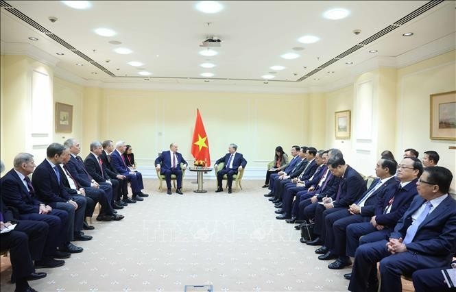 Генеральный секретарь ЦК КПВ То Лам принимает Председателя КПРФ Геннадия Зюганова. Фото: ВИА Генеральный секретарь ЦК КПВ То Лам принимает Председателя КПРФ Геннадия Зюганова. Фото: ВИА