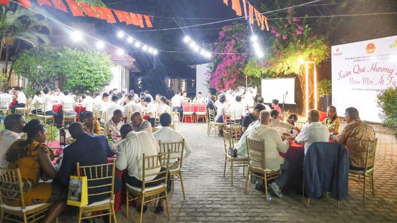 Общий вид мероприятия в Танзании. Общий вид мероприятия в Танзании.