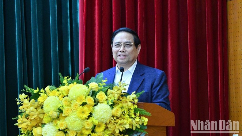 Премьер-министр Фам Минь Тьинь выступает с речью на конференции. Фото: Тхань Жанг