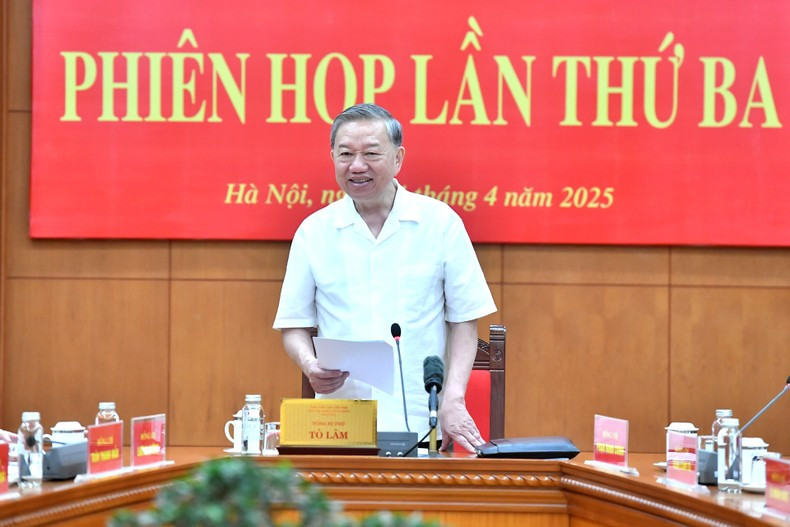 Генеральный секретарь ЦК КПВ То Лам председательствует на заседании. Фото: Данг Кхоа Генеральный секретарь ЦК КПВ То Лам председательствует на заседании. Фото: Данг Кхоа