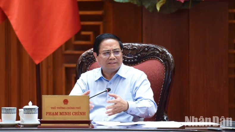 Премьер-министр Фам Минь Тьинь выступает на заседании. Фото: Чан Хай Премьер-министр Фам Минь Тьинь выступает на заседании. Фото: Чан Хай