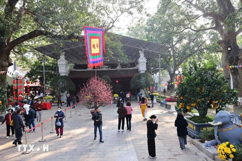 В храме Куантхань, исторически известном как Чан Куан Ву, поклоняются Хуен Тхиен Чан Ву – богу, охраняющему северное направление цитадели Тханглонг. Фото: ВИA В храме Куантхань, исторически известном как Чан Куан Ву, поклоняются Хуен Тхиен Чан Ву – богу, охраняющему северное направление цитадели Тханглонг. Фото: ВИA