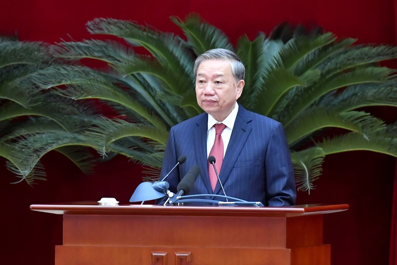 Генеральный секретарь ЦК КПВ То Лам выступает с заключительной речью. Фото: Данг Кхоа Генеральный секретарь ЦК КПВ То Лам выступает с заключительной речью. Фото: Данг Кхоа