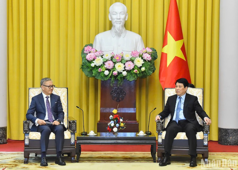 Президент Лыонг Кыонг и Министр иностранных дел Лаоса Тхонгсаван Фомвихан.