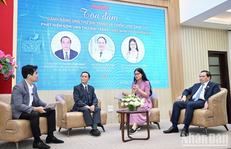 Участники беседы.