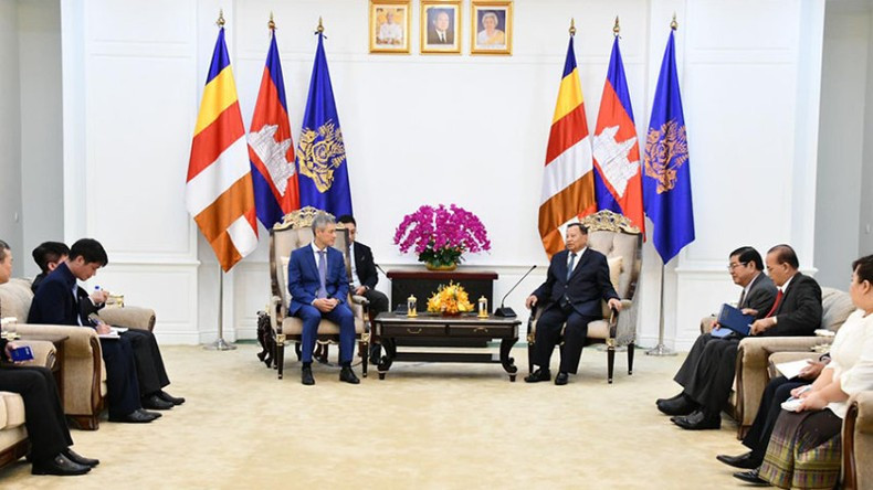 Заместитель председателя НПК Самдек Сай Чхум принимает Посла Нгуен Минь Ву. Фото: НПК Заместитель председателя НПК Самдек Сай Чхум принимает Посла Нгуен Минь Ву. Фото: НПК