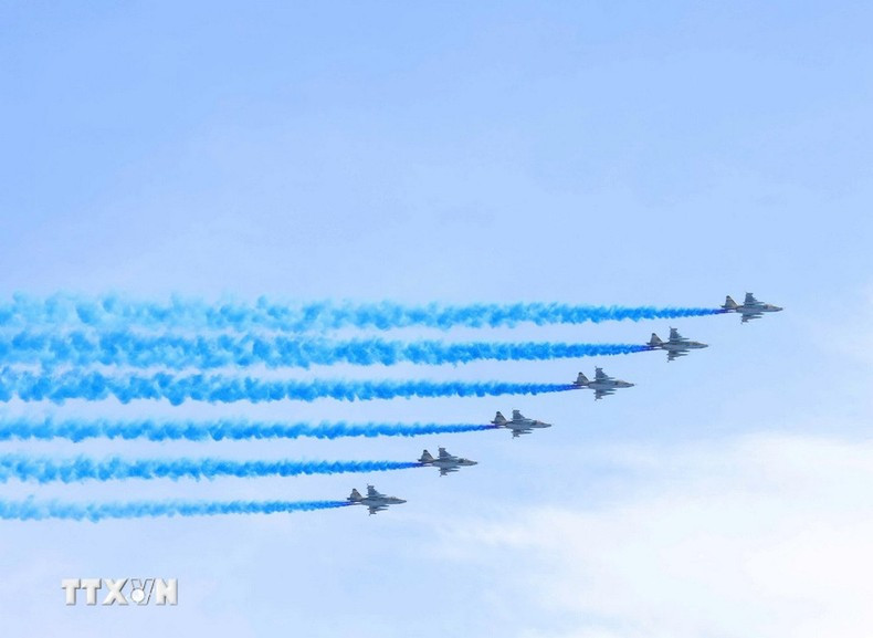 Показательные выступления военно-воздушных сил Казахстана на параде. Фото: ВИА