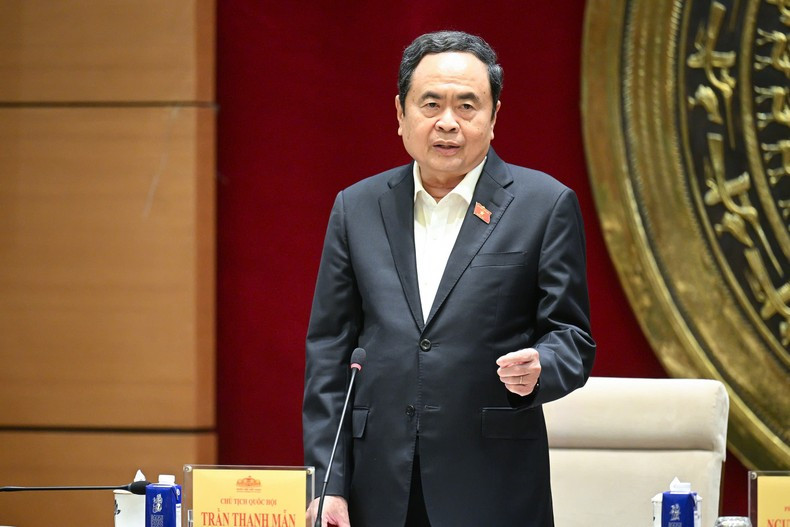 Председатель НС Чан Тхань Ман выступает с речью. Фото: Зюи Линь Председатель НС Чан Тхань Ман выступает с речью. Фото: Зюи Линь