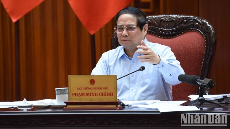 Премьер-министр Фам Минь Тьинь выступает на заседании. Фото: Чан Хай Премьер-министр Фам Минь Тьинь выступает на заседании. Фото: Чан Хай