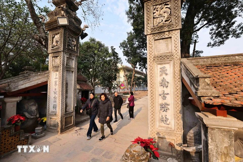 Храм Войфук, расположенный в квартале Нгоккхань района Бадинь, получил свое название благодаря двум коленопреклоненным статуям слонов, охраняющих вход. Фото: ВИA Храм Войфук, расположенный в квартале Нгоккхань района Бадинь, получил свое название благодаря двум коленопреклоненным статуям слонов, охраняющих вход. Фото: ВИA