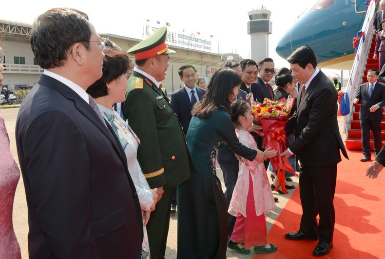 Президент Лыонг Кыонг начинает государственный визит в Лаос.
