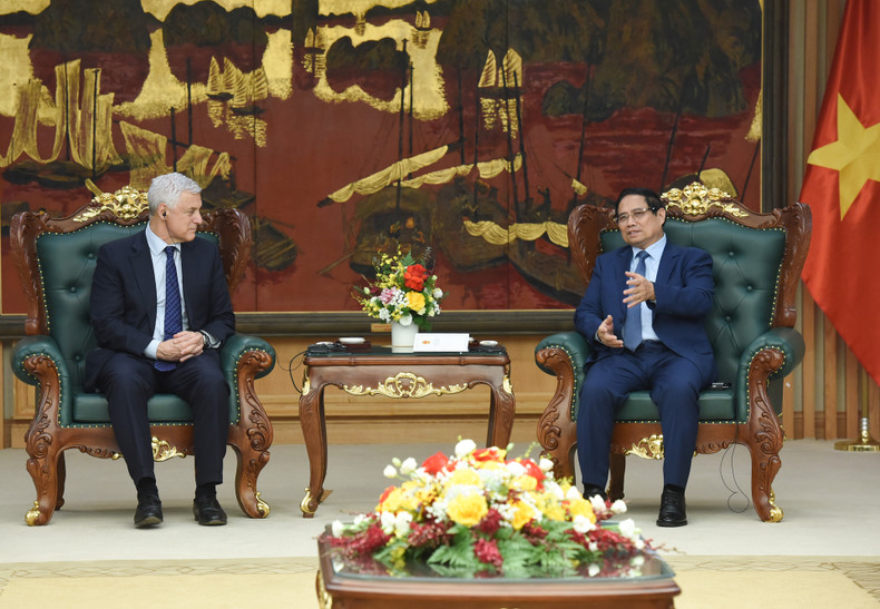 Премьер-министр Вьетнама Фам Минь Тьинь и г-н Билл Уинтерс. Фото: Чан Хай Премьер-министр Вьетнама Фам Минь Тьинь и г-н Билл Уинтерс. Фото: Чан Хай