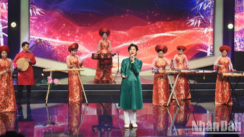 Художественный номер в рамках мероприятия. Фото: Чан Хай Художественный номер в рамках мероприятия. Фото: Чан Хай