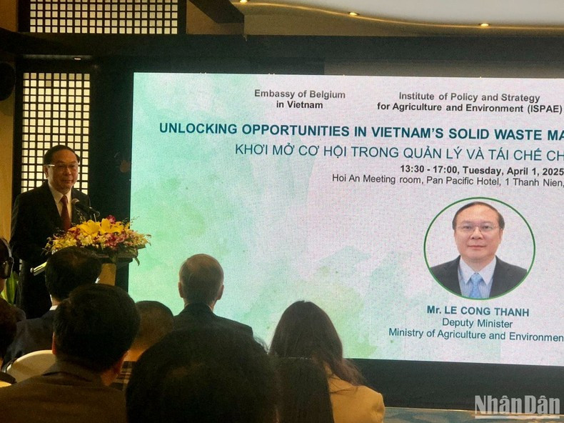 Заместитель министра сельского хозяйства и охраны окружающей среды Ле Конг Тхань выступает на мероприятии. Фото: VT